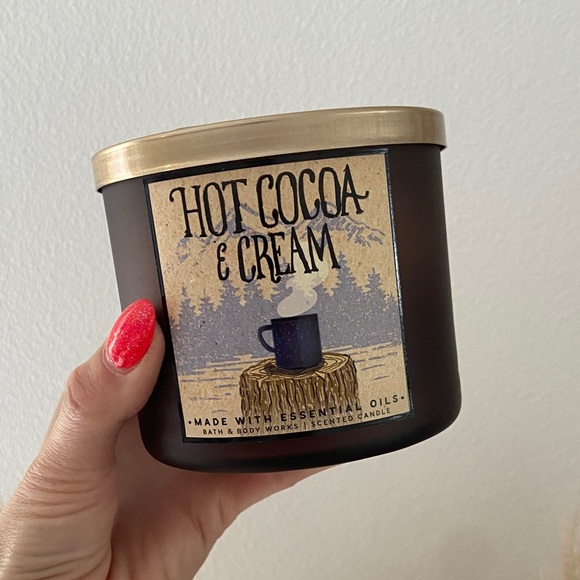 Bath & Body Works scented candle Hot Cocoa & Cream Winter cozy home vibes - Picture 2 of 11